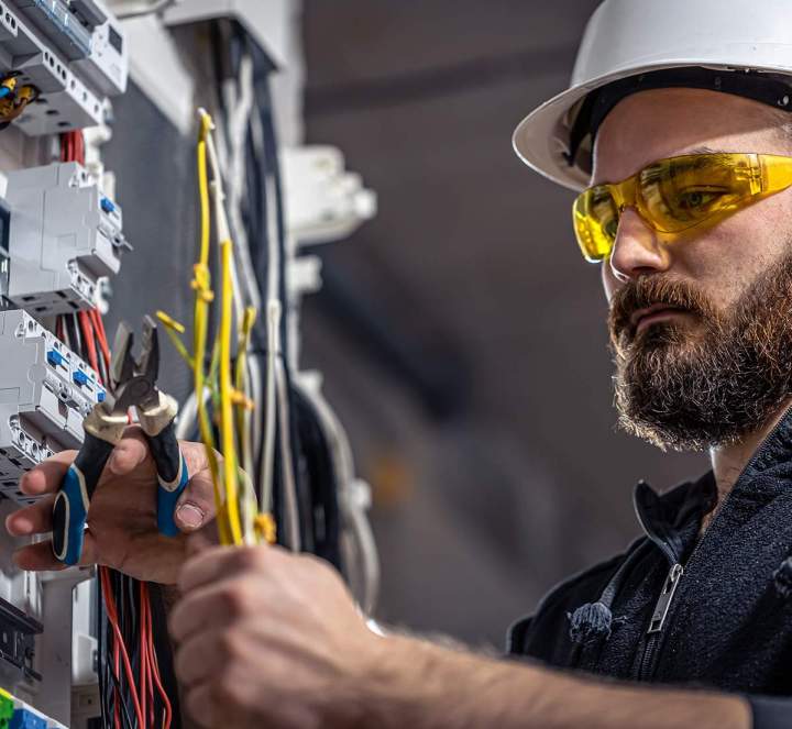 Solutions fiables pour l'industrie : alimentation, déplacement machines.