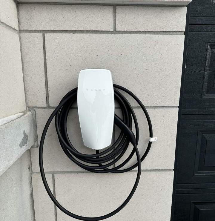 Installation borne de recharge Mont-Saint-Hilaire