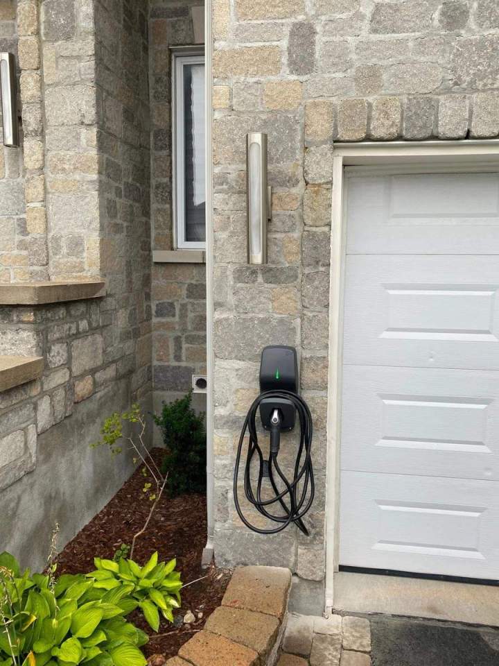 Installation borne de recharge Mont-Saint-Hilaire